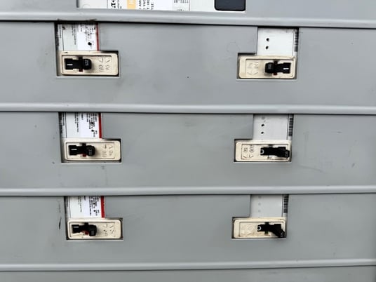 800 Amp. Eaton, PRL4, panelboard, 480 Volts, 3-phase, 3-wire, 800 amp main breaker - Image 2