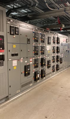 4000 Amps, General Electric #Wavepro-AKD-10, Switchgear, 3 phase, 4 Wire, 480 Volts, 10 section, w/ bus bar & - Image 1