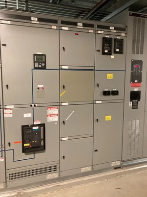 4000 Amps, General Electric #Wavepro-AKD-10, Switchgear, 3 phase, 4 Wire, 480 Volts, 10 section, w/ bus bar & - Image 2