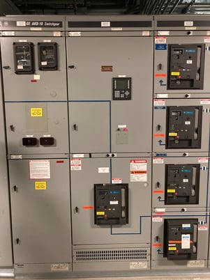 4000 Amps, General Electric #Wavepro-AKD-10, Switchgear, 3 phase, 4 Wire, 480 Volts, 10 section, w/ bus bar & - Image 3