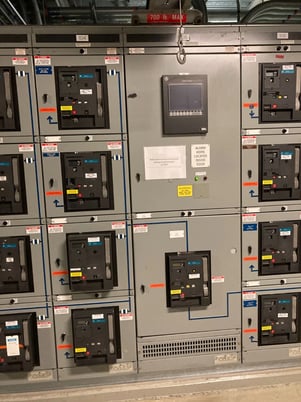 4000 Amps, General Electric #Wavepro-AKD-10, Switchgear, 3 phase, 4 Wire, 480 Volts, 10 section, w/ bus bar & - Image 4