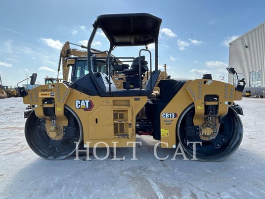 Caterpillar CB13, Vibratory Single Drum Asphalt, 1012 hours, S/N: PWP01274, 2024 - Image 1