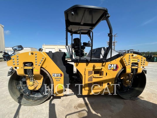 Caterpillar CB13, Vibratory Single Drum Asphalt, 1012 hours, S/N: PWP01274, 2024 - Image 2
