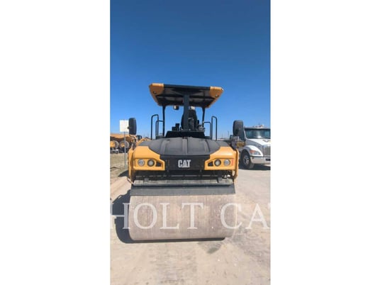 Caterpillar CB7, Vibratory Single Drum Asphalt, 150 hours, S/N: M5R00378, 2023 - Image 3