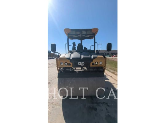 Caterpillar CB7, Vibratory Single Drum Asphalt, 150 hours, S/N: M5R00378, 2023 - Image 4