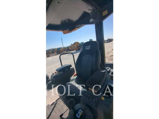 Caterpillar CB7, Vibratory Single Drum Asphalt, 150 hours, S/N: M5R00378, 2023 - Image 7