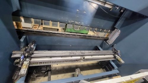 148 ton, Durma #AD-S-30135, press brake, 10' overall, 1032" between housing, 10.4" stroke, 20.8" daylight - Image 6