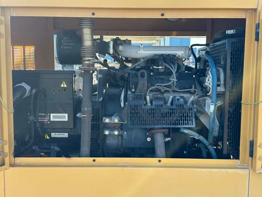 35 KW Caterpillar / Olympian #G35F3S, Natural gas / propane generator set, 120/240 Volts, 1-phase, 611 hours - Image 4