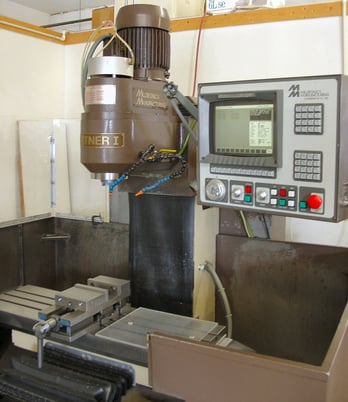 Milltronics #Partner-I, 6000 RPM, Cat-40, 7-1/2 HP, 25" X, 16" Y, 20" Z, 12" x40" table - Image 1