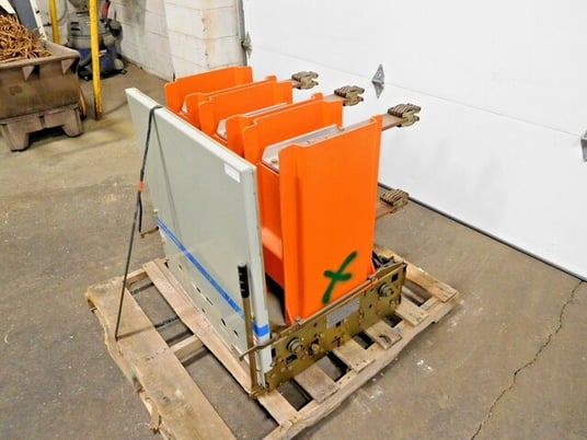 1200 Amps, General Electric, VB-7.2-500-3, Power VAC Circuit Breaker, 8.25 KV, 125 VDC - Image 3