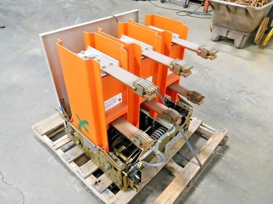1200 Amps, General Electric, VB-7.2-500-3, Power VAC Circuit Breaker, 8.25 KV, 125 VDC - Image 4
