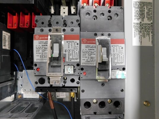 800 Amp. General Electric Spectra Series, Panelboard, 480 Volts, 3 phase, 3 W, APB4489D, 17 breakers - Image 7