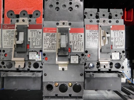 800 Amp. General Electric Spectra Series, Panelboard, 480 Volts, 3 phase, 3 W, APB4489D, 17 breakers - Image 10