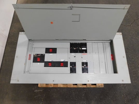 400 Amp. General Electric CCB-2, Panelboard, 480/277 Volts, 3 phase, 4 W, 7 breakers - Image 3
