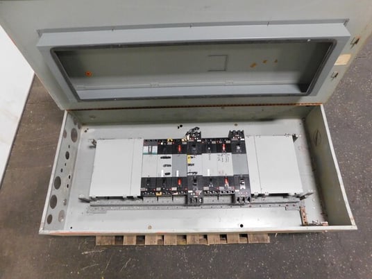 600 Amp. General Electric CCB-2, Panelboard, 480/277 Volts, 3 phase, 4 W, 14 breakers - Image 3