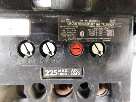600 Amp. General Electric CCB-2, Panelboard, 480/277 Volts, 3 phase, 4 W, 14 breakers - Image 5
