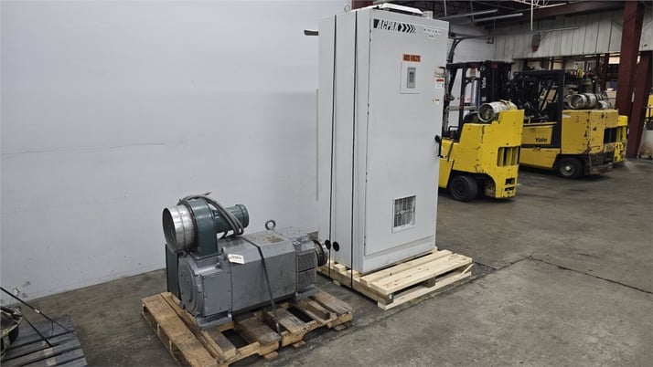 400 HP 3750 RPM General Electric, AC motor, Yaskawa AC drive A1000 w/ cabinet - Image 2