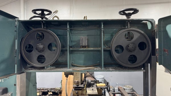 39" x 12" MSC #952467, Vertical Bandsaw, 14" stroke, 1" x 183-1/2" blade, 1378 FPM, 220 V., power feed table - Image 5
