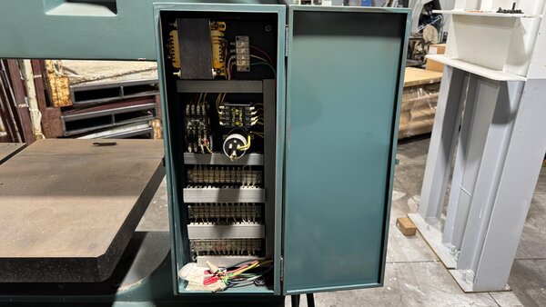 39" x 12" MSC #952467, Vertical Bandsaw, 14" stroke, 1" x 183-1/2" blade, 1378 FPM, 220 V., power feed table - Image 9