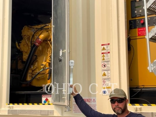 700 KW Caterpillar 3412, Mobile Generator Set, Diesel, 1800 RPM, 480V, 645 hours, 2000 - Image 4