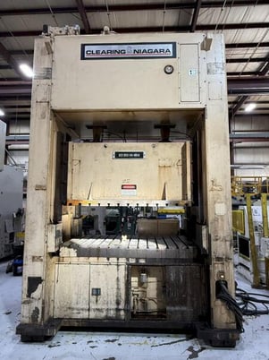 300 Ton, Clearing, Niagara #SE2-300-84-48UH, straight side double crank press, 8" stroke, 32" Shut Height - Image 1