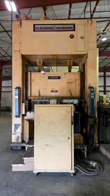300 Ton, Clearing, Niagara #SE2-300-84-48UH, straight side double crank press, 8" stroke, 32" Shut Height - Image 4