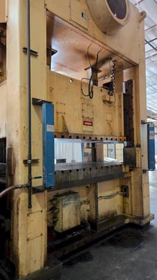 300 Ton, Clearing, Niagara #SE2-300-84-48UH, straight side double crank press, 8" stroke, 32" Shut Height - Image 5