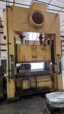300 Ton, Clearing, Niagara #SE2-300-84-48UH, straight side double crank press, 8" stroke, 32" Shut Height - Image 6