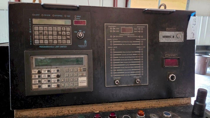 300 Ton, Clearing, Niagara #SE2-300-84-48UH, straight side double crank press, 8" stroke, 32" Shut Height - Image 7