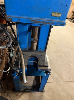 8 Ton, Multipress #WR87M, hydraulic c-frame press - Image 2