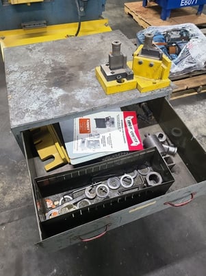 Iron Crafter #41/41, Hydraulic Ironworker, 40 Ton, 2 station, 10" trt, 1.25" punch diameter, 2" stroke, 1979 - Image 3