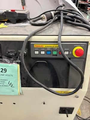Fanuc, F-200IB, Robot, 220.5 lb. payload, 17.2" reach, Fanuc R-J3iB Control, 185 hours, 2005 - Image 2