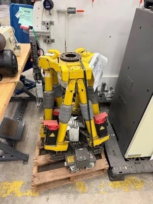 Fanuc, F-200IB, Robot, 220.5 lb. payload, 17.2" reach, Fanuc R-J3iB Control, 185 hours, 2005 - Image 3