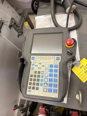 Fanuc, F-200IB, Robot, 220.5 lb. payload, 17.2" reach, Fanuc R-J3iB Control, 185 hours, 2005 - Image 4
