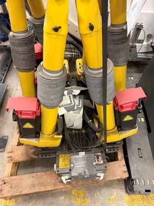 Fanuc, F-200IB, Robot, 220.5 lb. payload, 17.2" reach, Fanuc R-J3iB Control, 185 hours, 2005 - Image 5
