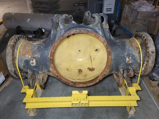 Komatsu #5618870001, Axle Assembly - Image 1