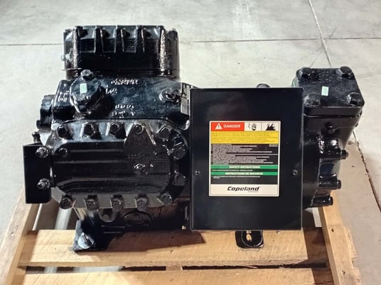 Copeland 4DR3R28ME-TSE-800, Compressor Refrigeration, 280000 BTU/hr., 2.125" Suction, 1.375" Discharge, 30 - Image 1