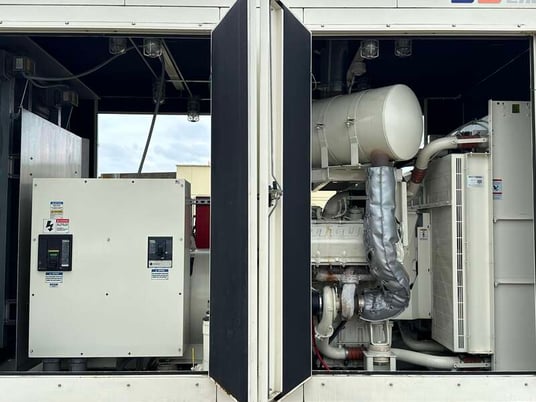 400 KW MTU #DS400, diesel generator set, 120/208 Volts, 448 HP @ 1800 RPM, 8V1600G80S engine, 27 hours, EPA - Image 4