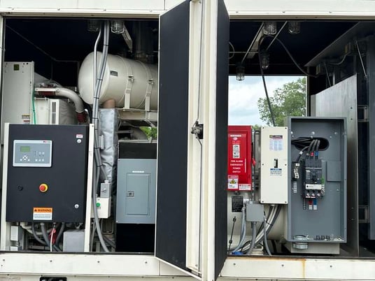 400 KW MTU #DS400, diesel generator set, 120/208 Volts, 448 HP @ 1800 RPM, 8V1600G80S engine, 27 hours, EPA - Image 6