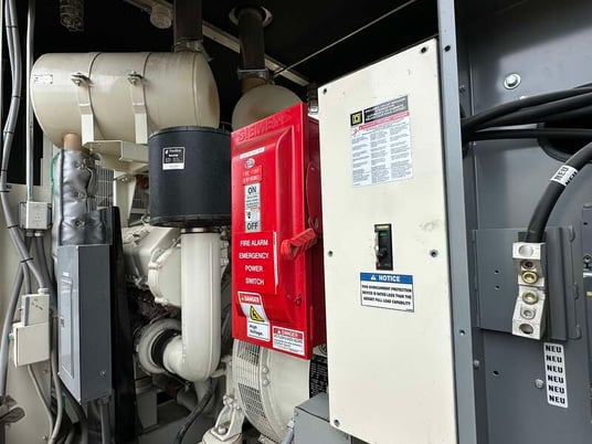 400 KW MTU #DS400, diesel generator set, 120/208 Volts, 448 HP @ 1800 RPM, 8V1600G80S engine, 27 hours, EPA - Image 7