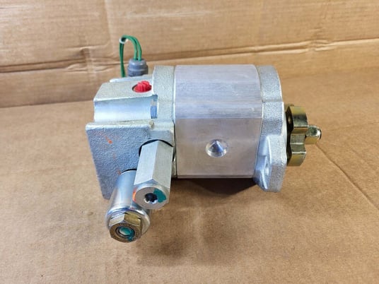 Caterpillar #289-6394, Reversing Fan Gear Motor - Image 1