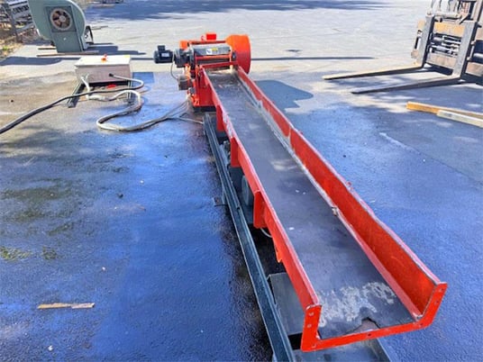 Weima #WLH 400, horizontal low-speed wood grinder, 16' vibratory infeed conveyor, 30 HP, 14.5" diameter rotor - Image 2