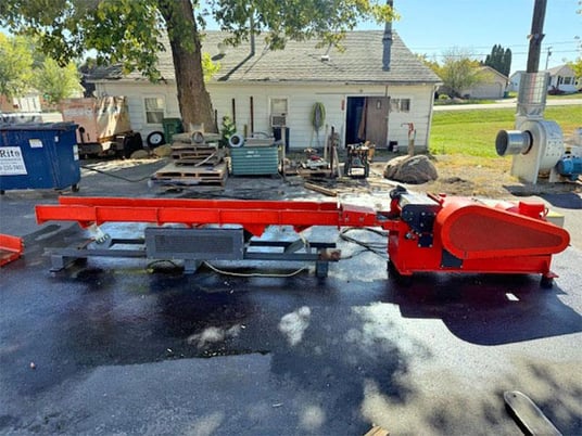 Weima #WLH 400, horizontal low-speed wood grinder, 16' vibratory infeed conveyor, 30 HP, 14.5" diameter rotor - Image 3