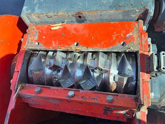 Weima #WLH 400, horizontal low-speed wood grinder, 16' vibratory infeed conveyor, 30 HP, 14.5" diameter rotor - Image 6