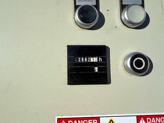 Weima #WLH 400, horizontal low-speed wood grinder, 16' vibratory infeed conveyor, 30 HP, 14.5" diameter rotor - Image 9