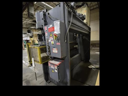 110 Ton, Pacific #J110-10, hydraulic press brake, 10' overall, 102" between housing, 13" open, 28" Back Gauge - Image 2