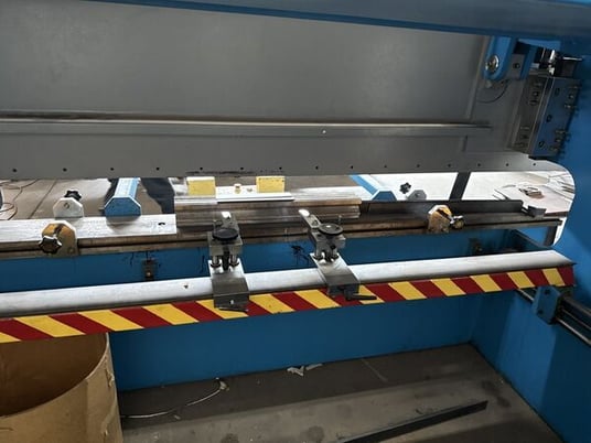 88 ton, KRRAS #APB-80.31, Press Brake, 122" overall, 102" between housing, 6" stroke, 11.8" throat, 10 HP - Image 3
