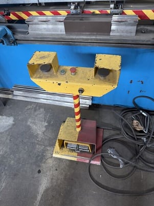 88 ton, KRRAS #APB-80.31, Press Brake, 122" overall, 102" between housing, 6" stroke, 11.8" throat, 10 HP - Image 4