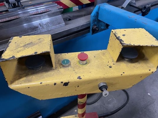 88 ton, KRRAS #APB-80.31, Press Brake, 122" overall, 102" between housing, 6" stroke, 11.8" throat, 10 HP - Image 5