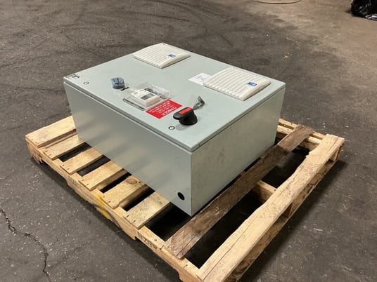15 HP ABB, ACH550-UH-023A-4, VFD drive cabinet. 23 amp, 480 Volts, 3 phase - Image 6